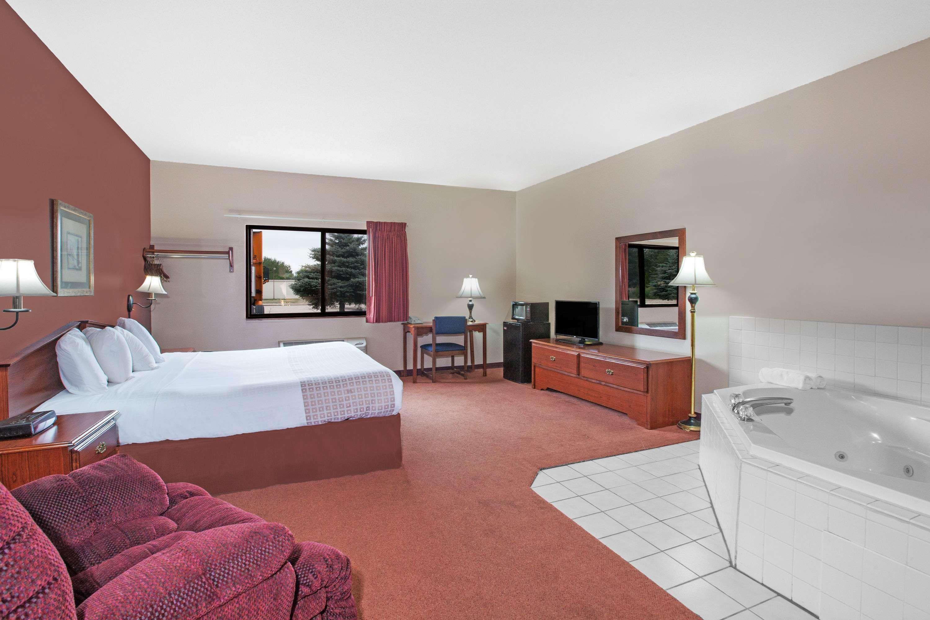 Super 8 By Wyndham Mason City Exterior photo
