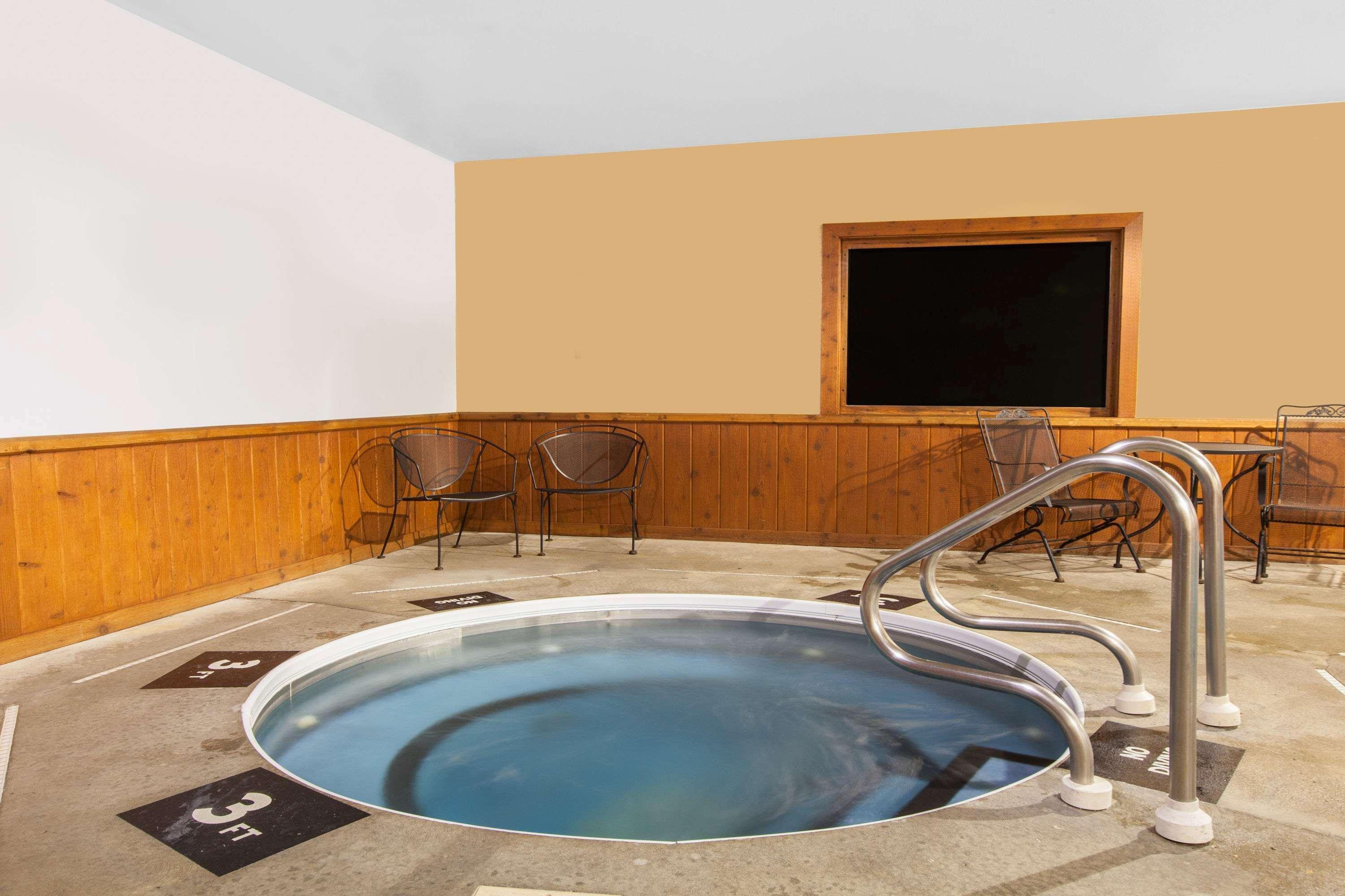 Super 8 By Wyndham Mason City Exterior photo