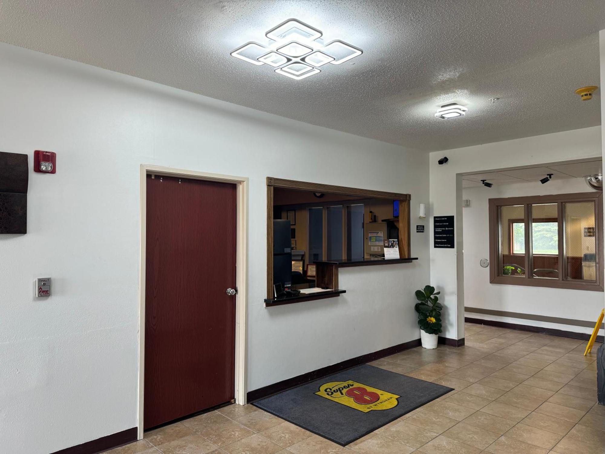 Super 8 By Wyndham Mason City Exterior photo