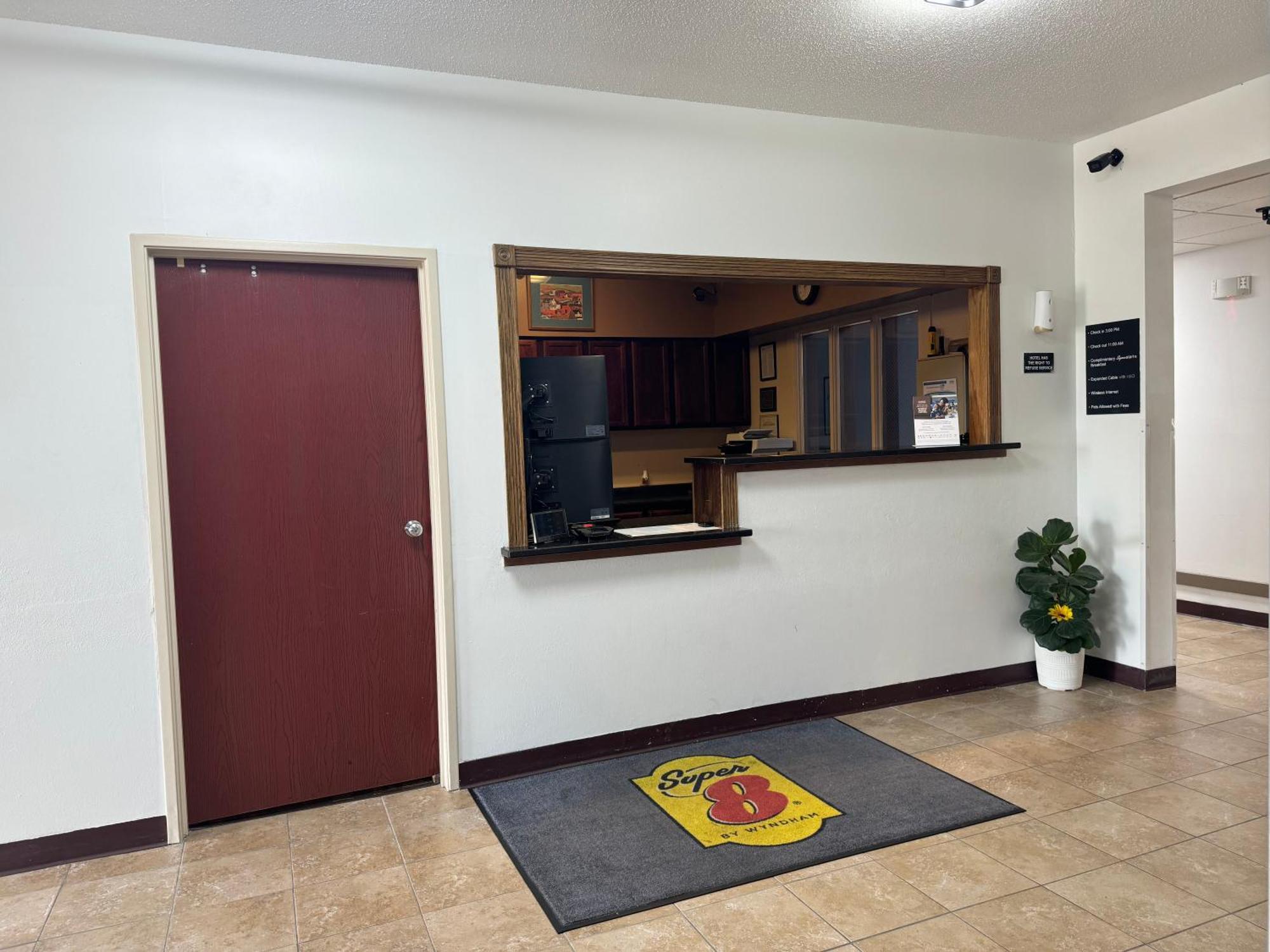 Super 8 By Wyndham Mason City Exterior photo